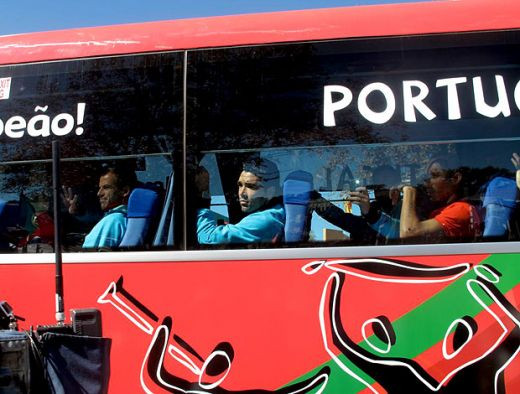 FOTO si VIDEO: Au venit cu totii sa-l vada pe Ronaldo! Nebunie la antrenamentul Portugaliei!_18