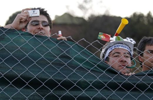 FOTO si VIDEO: Au venit cu totii sa-l vada pe Ronaldo! Nebunie la antrenamentul Portugaliei!_23