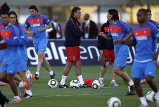 FOTO si VIDEO: Au venit cu totii sa-l vada pe Ronaldo! Nebunie la antrenamentul Portugaliei!_26