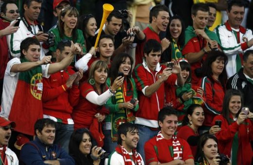 FOTO si VIDEO: Au venit cu totii sa-l vada pe Ronaldo! Nebunie la antrenamentul Portugaliei!_33