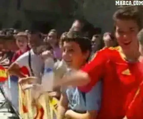 VIDEO FIESTA ROSIE! 20.000 de oameni la antrenament! Cum se pregateste o echipa care merge la Cupa Mondiala!