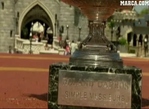 VIDEO Nadal si-a dus trofeul la Disneyland! Acum nu ma mai opreste nimeni!