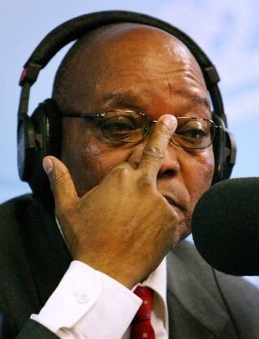 Are 21 de copii, 5 sotii si a fost inselat de o sotie cu bodyguardul! Vezi povestea presedintelui Africii de Sud:_15