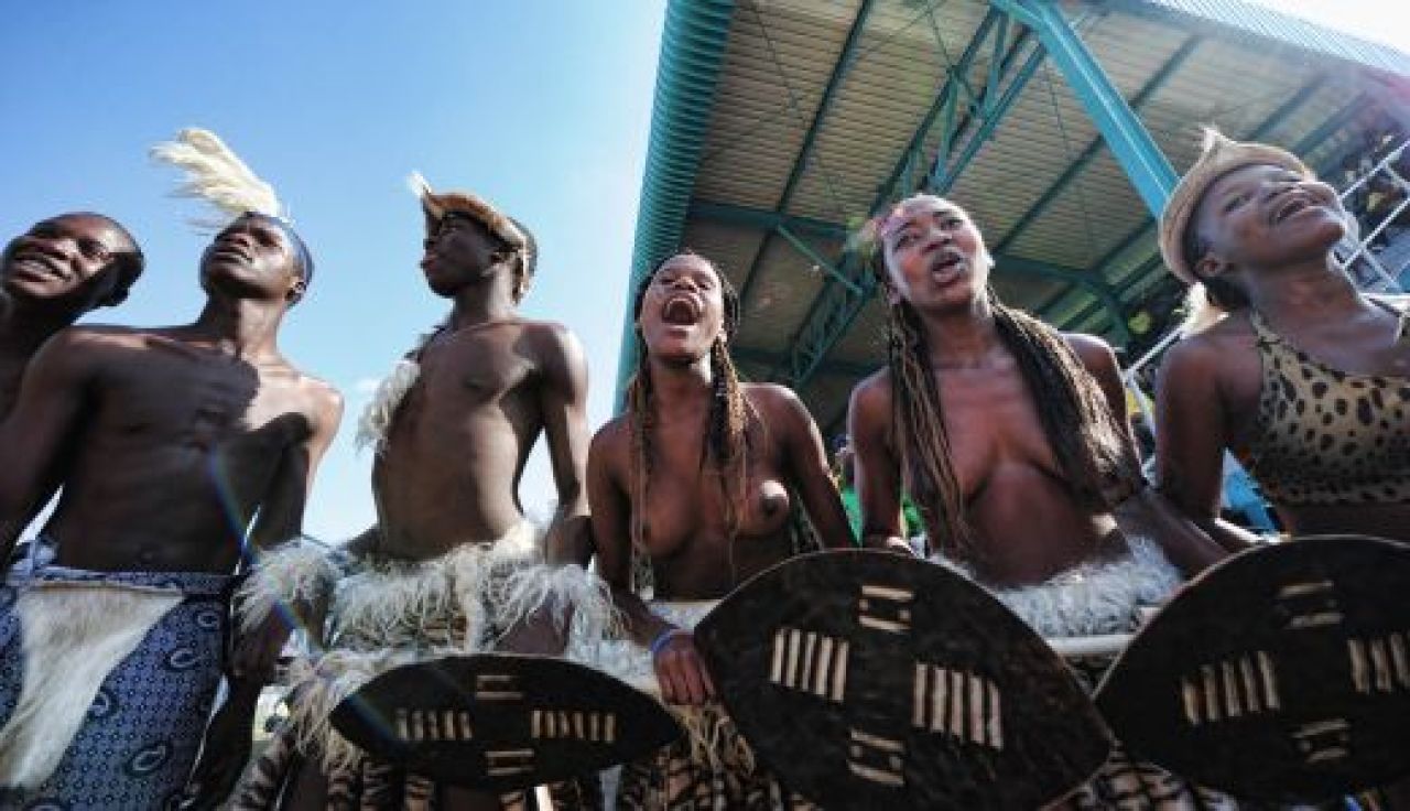 Welcome to Africa! In sanii goi si cu vuvuzele! Asa sunt suporterii de la Cupa Mondiala!_5