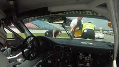 VIDEO: Lesinata dupa Porsche!