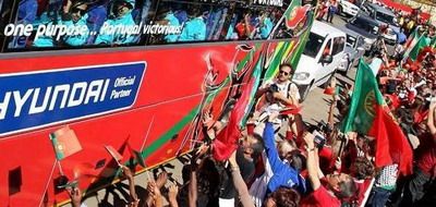FOTO si VIDEO: Au venit cu totii sa-l vada pe Ronaldo! Nebunie la antrenamentul Portugaliei!_1