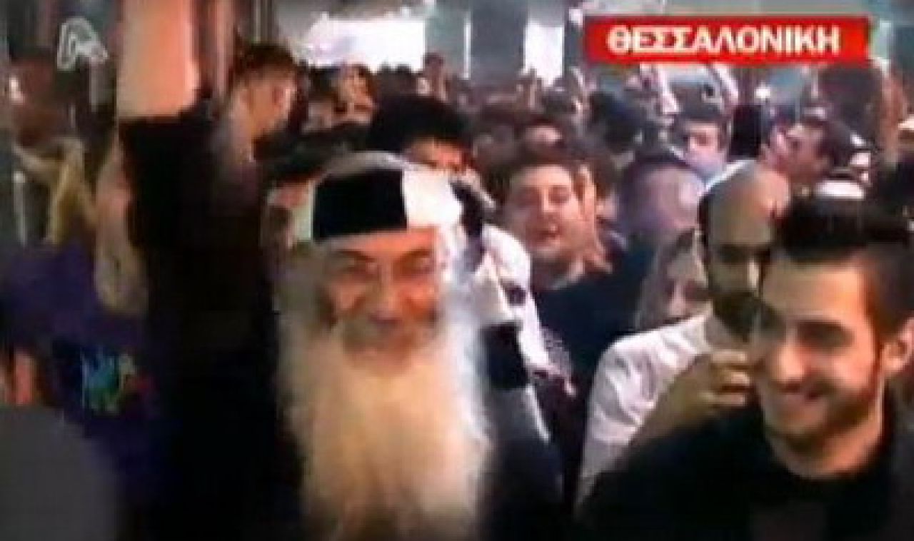 Preotul ULTRAS al lui PAOK Salonic a fost pedepsit de Biserica pentru huliganism! VIDEO_1