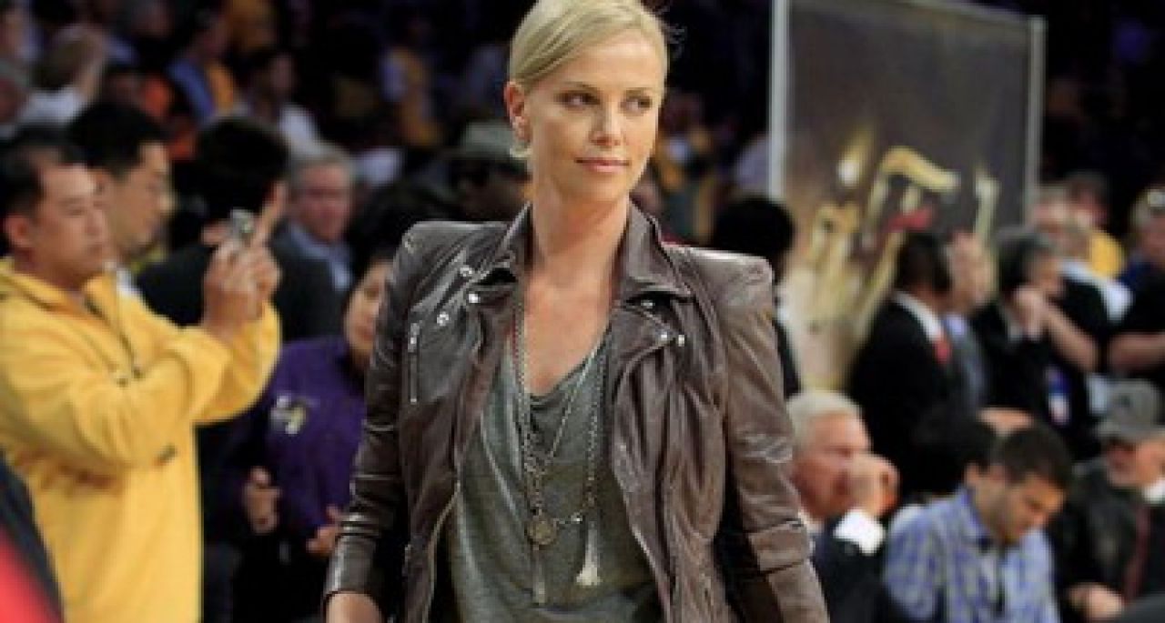 Charlize Theron in tribuna la finala: Lakers a castigat primul meci al finalei NBA: 102-89 cu Boston Celtics! VIDEO_1