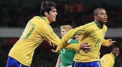 INCREDIBIL! Zimbabwe, ingropata de saracie da 1,3 milioane de $ pentru Kaka si Robinho!