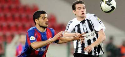 Il pastreaza Gigi pe Parpas? Astept un telefon sa raman la Steaua! Tu il mai vrei?
