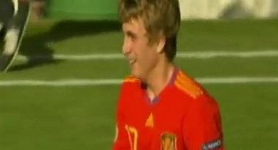 VIDEO Noul Ronaldinho al Barcelonei: un pusti de 16 ani a marcat direct din corner!
