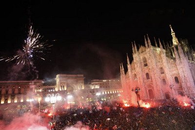 FOTO / NEBUNIE la Milano! Cum au sarbatorit fanii lui Inter castigarea Ligii!