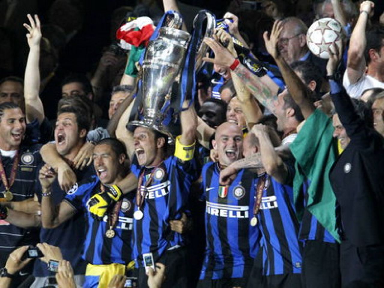 ISTORIE: Chivu a luat Liga: Bayern 0-2 Inter!