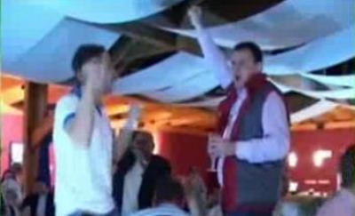 Super SHOW! Asesoft a dat o petrecere NEBUNA de titlu! Patronul lor a dansat pe mese