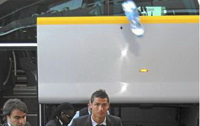 Tensiune maxima la Malaga!&nbsp;Cristiano Ronaldo, atacat cu sticle de fanii Realului! VIDEO: