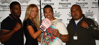 Blonda lui Bote i-a vrajit pe Ray Sefo, Zimmerman si Mighty Mo! VIDEO