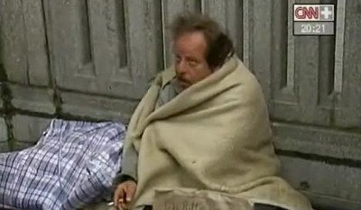 VIDEO / Imaginile care au SCANDALIZAT Spania! Un cersetor este batjocorit de un comentator sportiv: