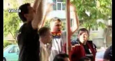 VIDEO! Asa s-a trait la Valcea meciul Viborg - Oltchim! Nervosi dupa bataie, fanii i-au cerut demisia lui Voina! &nbsp;