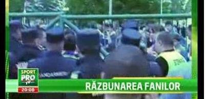 VIDEO: Scandal la Pitesti! Penescu, atacat cu oua la primul meci dupa ce a iesit din inchisoare