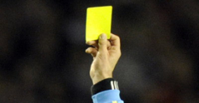 IN-CRE-DI-BIL! A murit pe teren, iar arbitrul i-a dat galben pentru simulare!