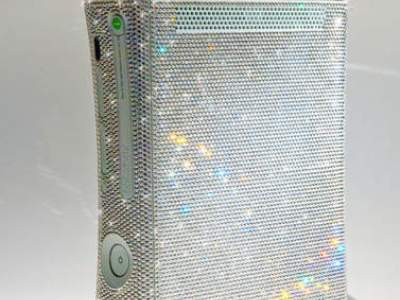 BLING BLING! Xbox 360 invelit in 10.000 de cristale!