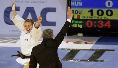 Alina Dumitru si Corina Caprioriu, AUR la CE de judo! Alina i-a dezlipit salteaua de pe spate adversarei!