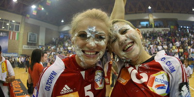 Jucam&nbsp;cu trofeul pe masa pe 15 mai la Bucuresti!