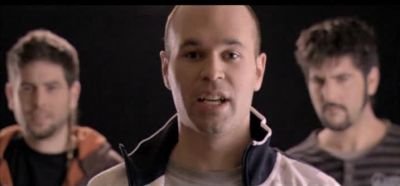 VIDEO! Iniesta s-a lansat in muzica! A cantat pentru victimele din Haiti!