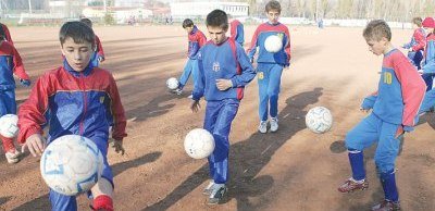 Incredibil! Un junior al Stelei povesteste cum se avanseaza la prima echipa! Argaseala: Minciuni!!! Ii dau in judecata!
