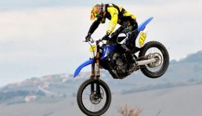 Doctorul a ajuns la spital!&nbsp;Rossi, accidentat la un antrenament de motocros!