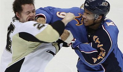 VIDEO Arata de parca l-ar fi lovit un TREN! Vezi&nbsp;GOLANIA&nbsp;anului in NHL!