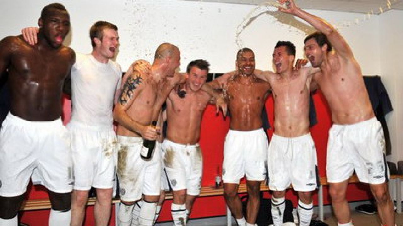 SUPER FOTO / Tamas a facut SHOW in vestiar dupa ce a promovat in Premier League!_1