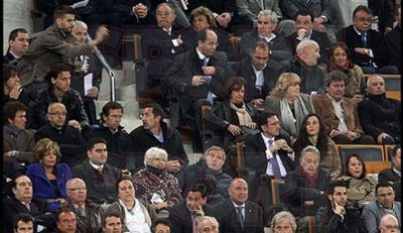 SUPER FOTO Provocarea zilei: Cu ce a aruncat Pique spre Fabregas?_1
