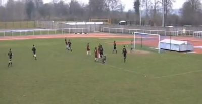 Messi ar fi gelos! Ce goluri dau AMATORII din Anglia! Vezi un LOB senzational de la marginea careului