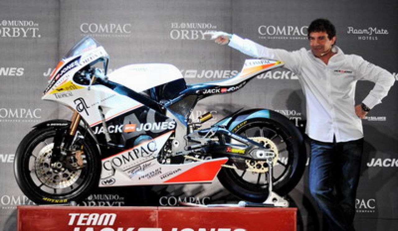 VIDEO: Antonio Banderas si-a prezentat propria echipa de motociclism!_1