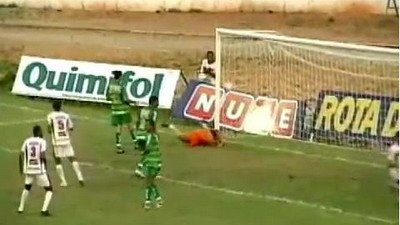 GAURA NEAGRA! Super gol anulat in Brazilia pentru ca mingea a trecut printr-o gaura din plasa portii: