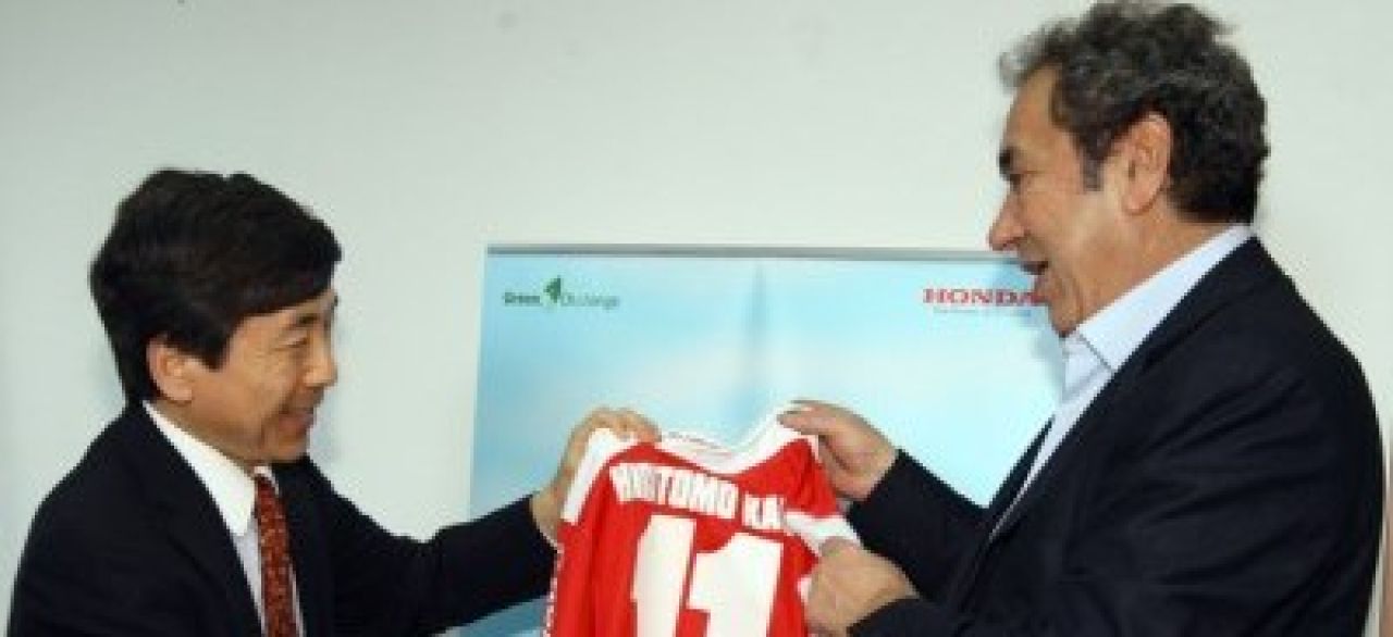 FOTO! Nicolae Badea a luat inapoi tricoul lui Catalin Hildan!_1