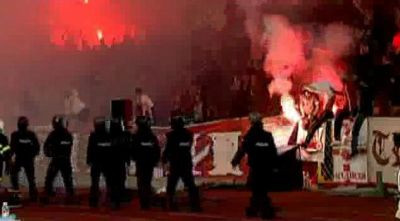 VIDEO INCENDIAR! Cum au oprit fanii meciul lui Andone, Pancu si Petre cu Levski!