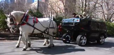 VIDEO: Senzatie majora cu 10 km/h: Hummer H2 tras de cai!