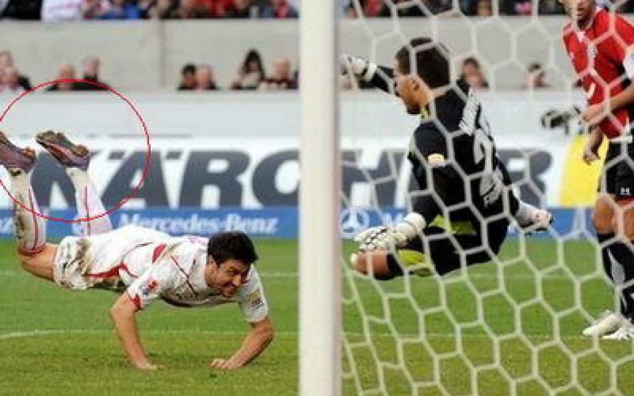 FOTO: Nemtii au descoperit secretul lui Marica: a marcat pentru ca a purtat ghete violet in stilul C. Ronaldo!_1