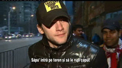 VIDEO&nbsp;Fanii Rapidului, dupa meciul cu&nbsp;Astra: Ne-au ciuruit! Vezi cum l-au implorat pe Sapunaru!