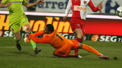 Cine se scuza, se acuza! Zapata: "Mi-a sarit mingea!"