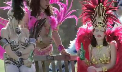 Fotbal jucat de travestiti: SUPER&nbsp;VIDEO&nbsp;:)