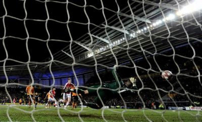 VIDEO! Daca Dolha e varza , ce sa mai zica englezii? Arsenal bate in min 93 cu o pasa de la portarul advers!