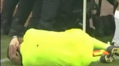 VIDEO Cazul bricheta in Turcia! Meci oprit dupa ce tusierul a fost lovit cu pietre!