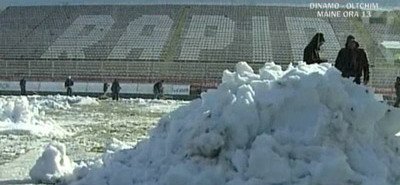 VIDEO Incredibil! Fanii rapidisti au curatat gazonul de teama ca echipa sa nu piarda la masa verde!