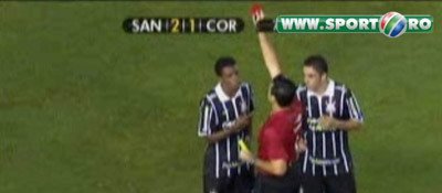 VIDEO&nbsp;Roberto Carlos, din nou eliminat! Robinho l-a invins pe Ronaldo!