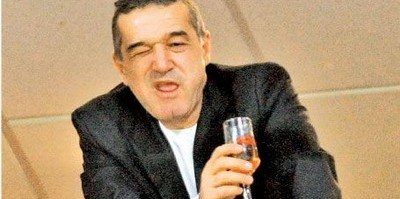 Fanii pun tunurile pe Karamyeni: Au scandat impotriva Stelei! Vezi ce le spune Gigi!