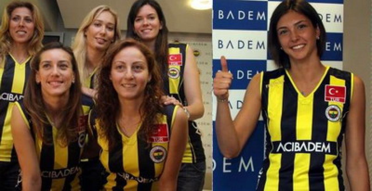 Care e cea mai sexy voleibalista din lotul lui Fenerbahce? FOTO:_1