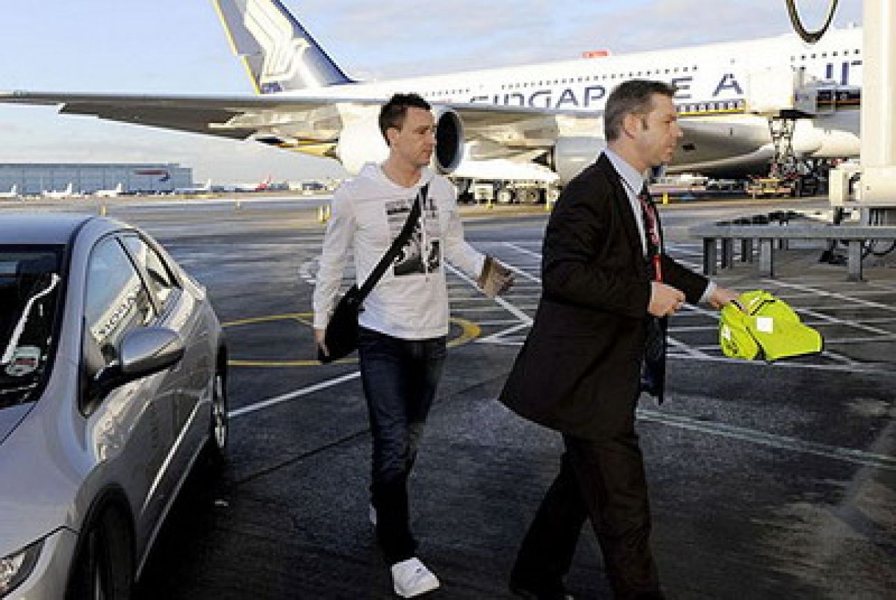 FOTO / Terry a plecat la Dubai pentru a implora iertare!_1